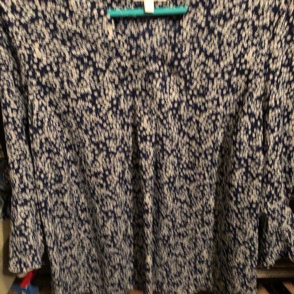 Maybelle size 1X blue floral shirt - Picture 2 of 2